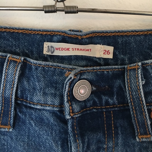 Levi Wedgie Straight Jeans - Picture 4 of 7